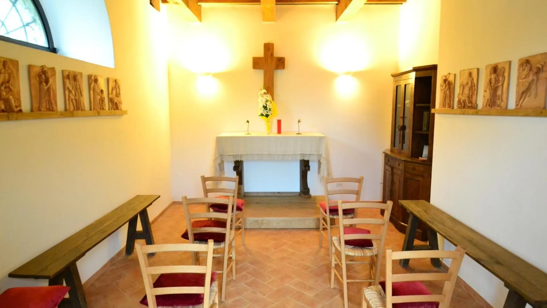 Spacious Holiday Home In Piancastagnaio With Fenced Garden