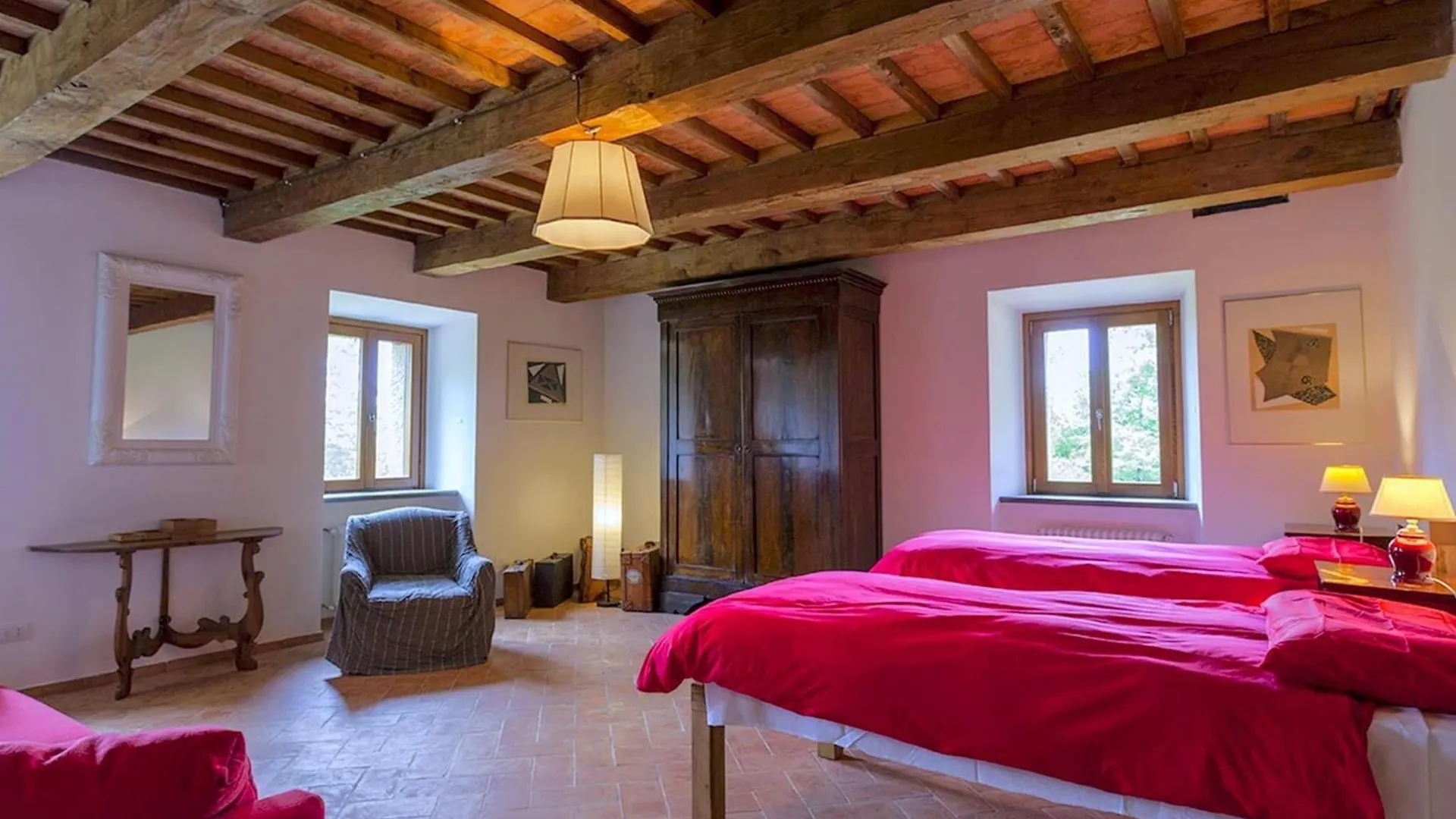 Spacious Holiday Home In Piancastagnaio With Fenced Garden