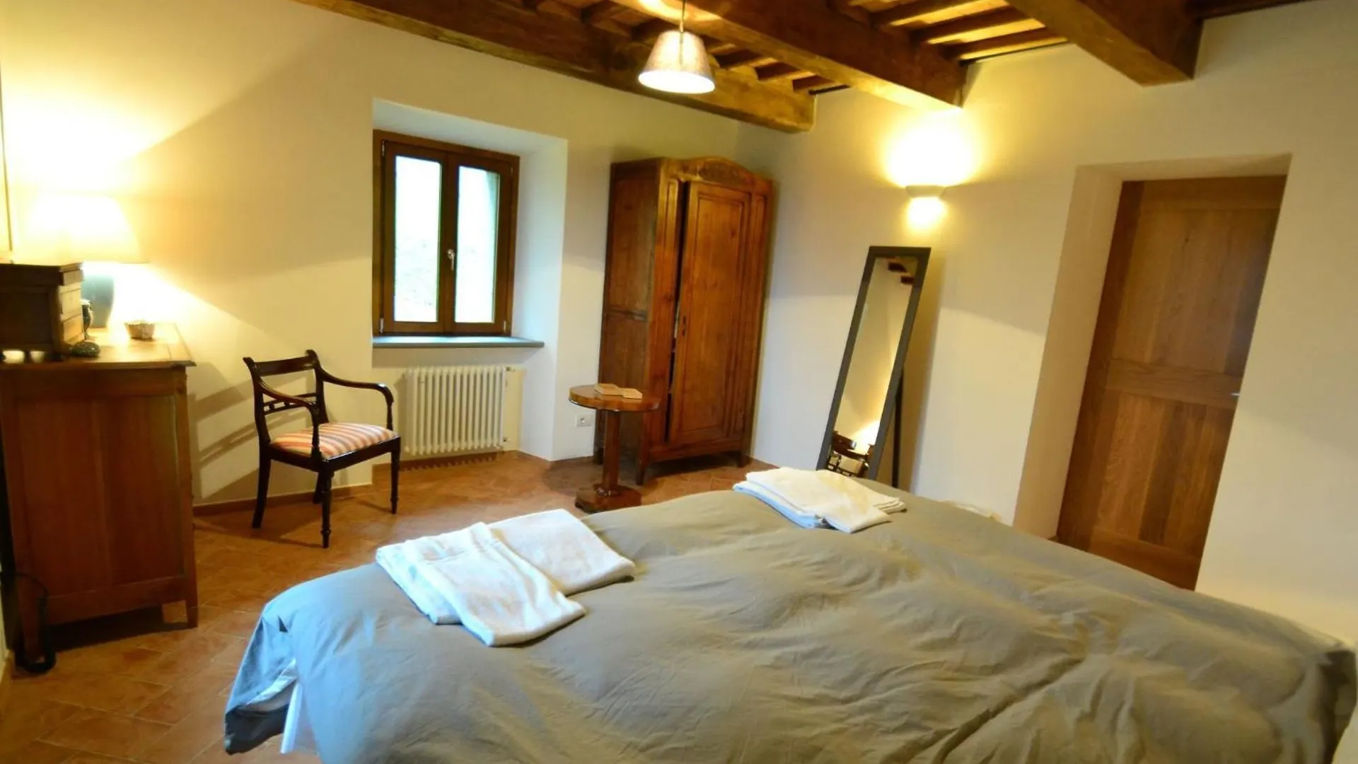Spacious Holiday Home In Piancastagnaio With Fenced Garden Italy