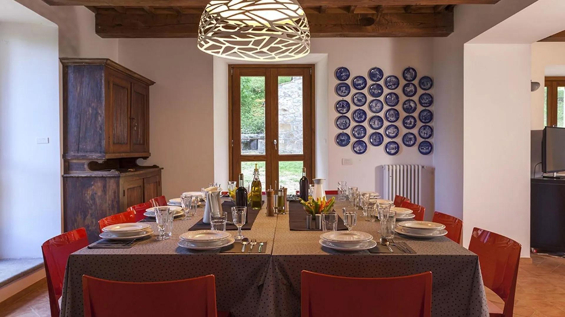 Spacious Holiday Home In Piancastagnaio With Fenced Garden