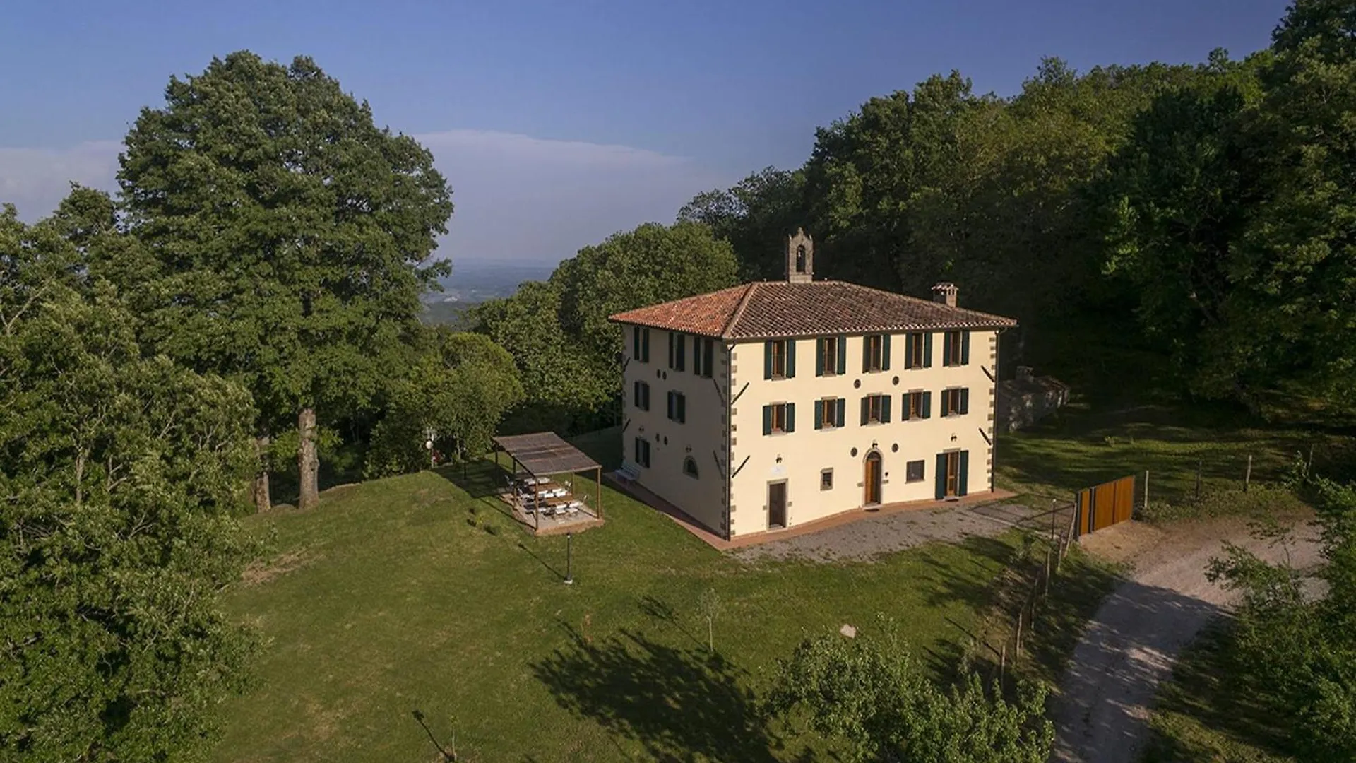 Spacious Holiday Home In Piancastagnaio With Fenced Garden Италия