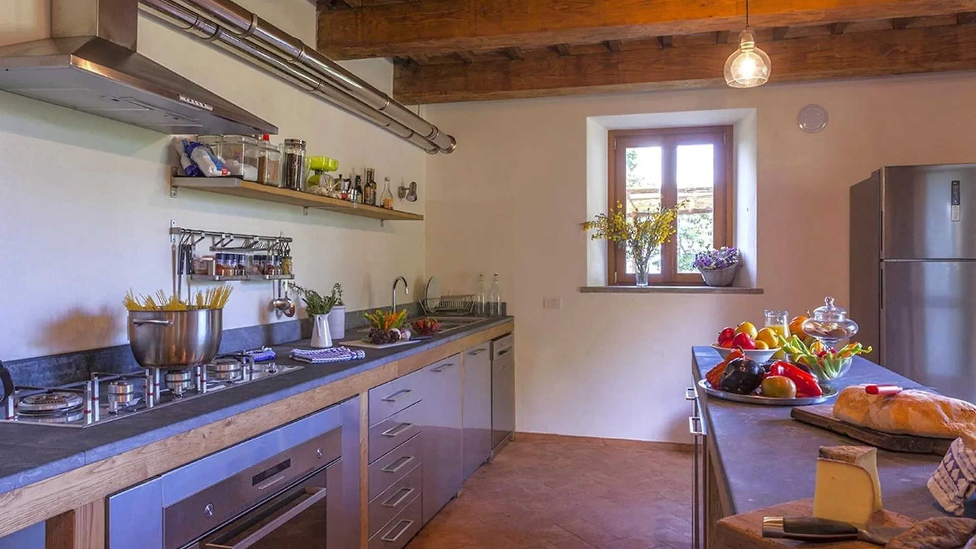 Spacious Holiday Home In Piancastagnaio With Fenced Garden